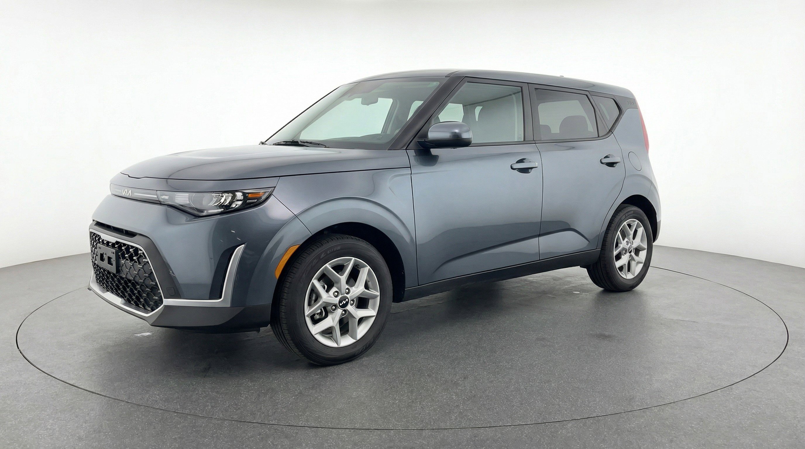Used 2025 Kia Soul LX w/ LX Technology Package image 3