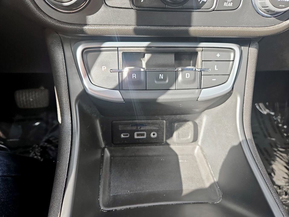 Used 2024 GMC Terrain SLT image 24