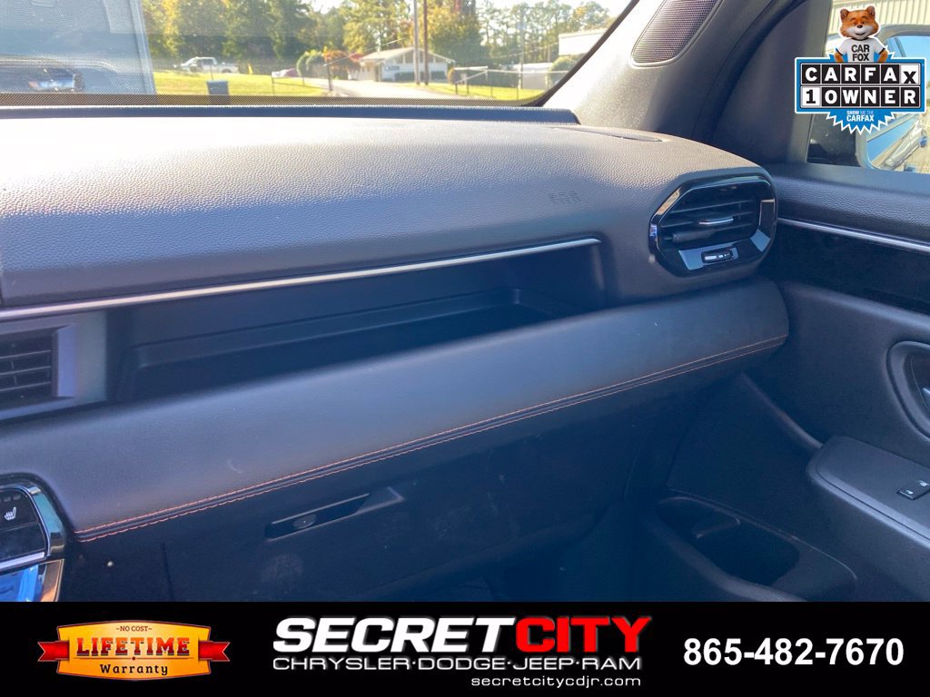 Used 2025 Honda Pilot Sport image 14