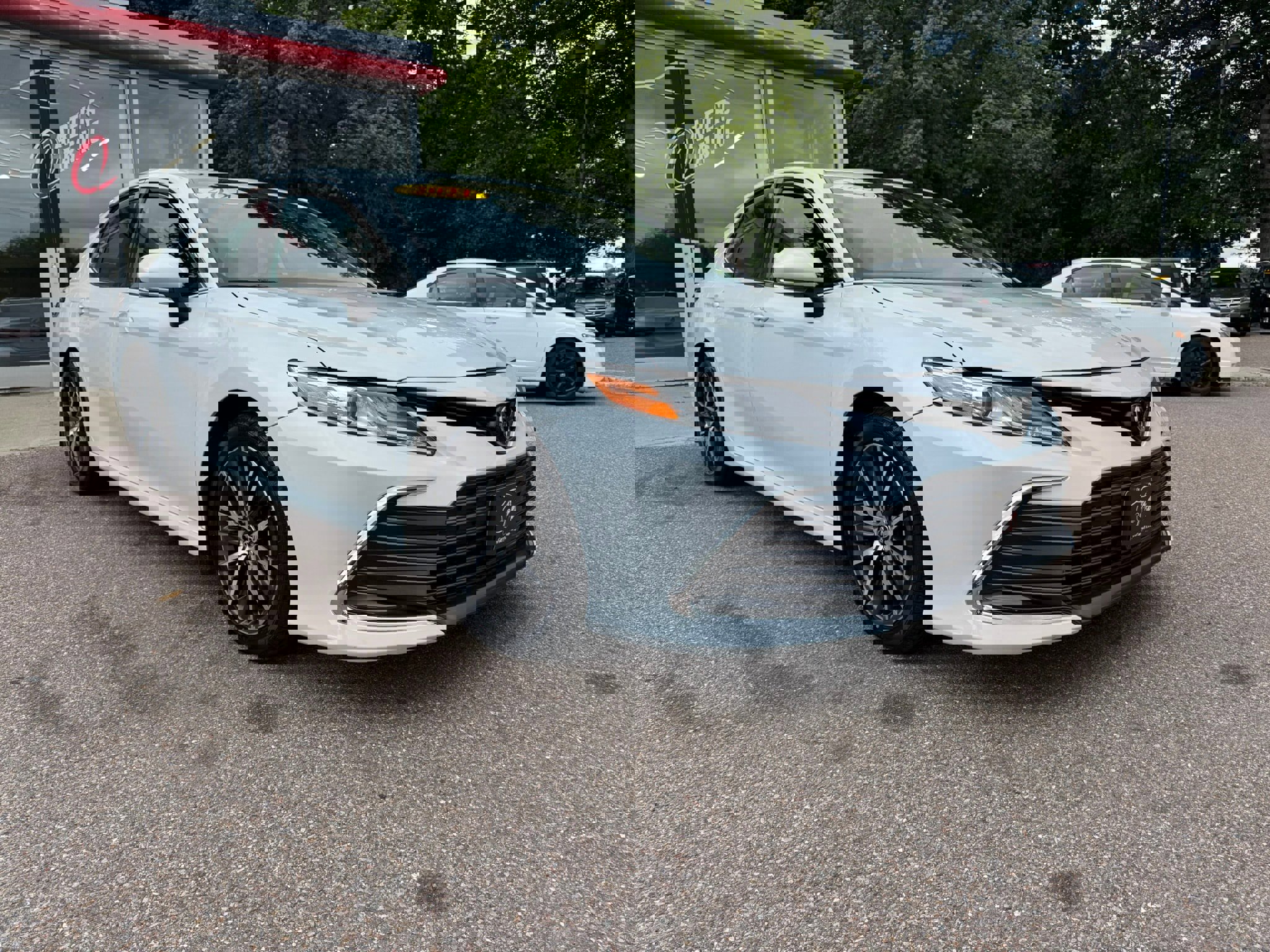 Used 2021 Toyota Camry XLE image 2