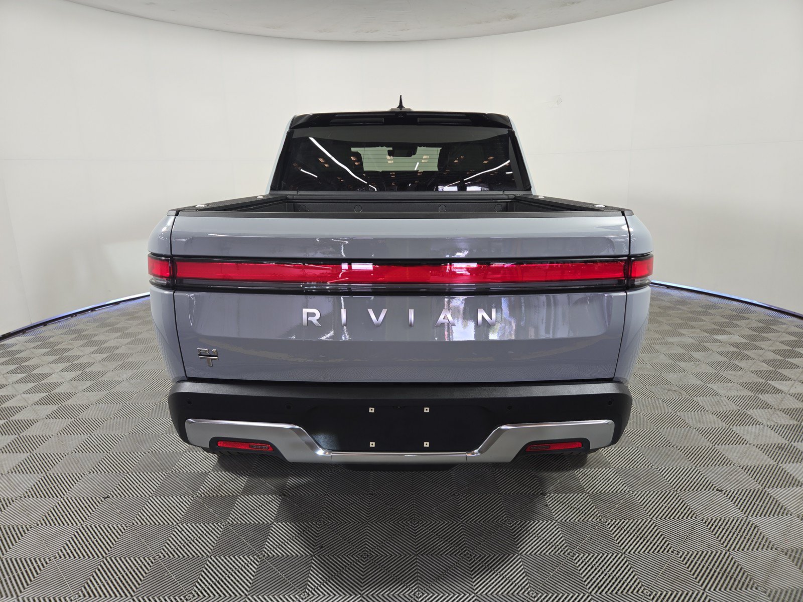 Used 2024 Rivian R1T Adventure AWD/4WD image 4