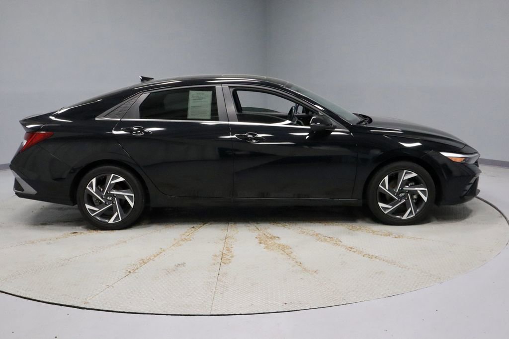 Certified 2024 Hyundai Elantra Limited FWD image 13