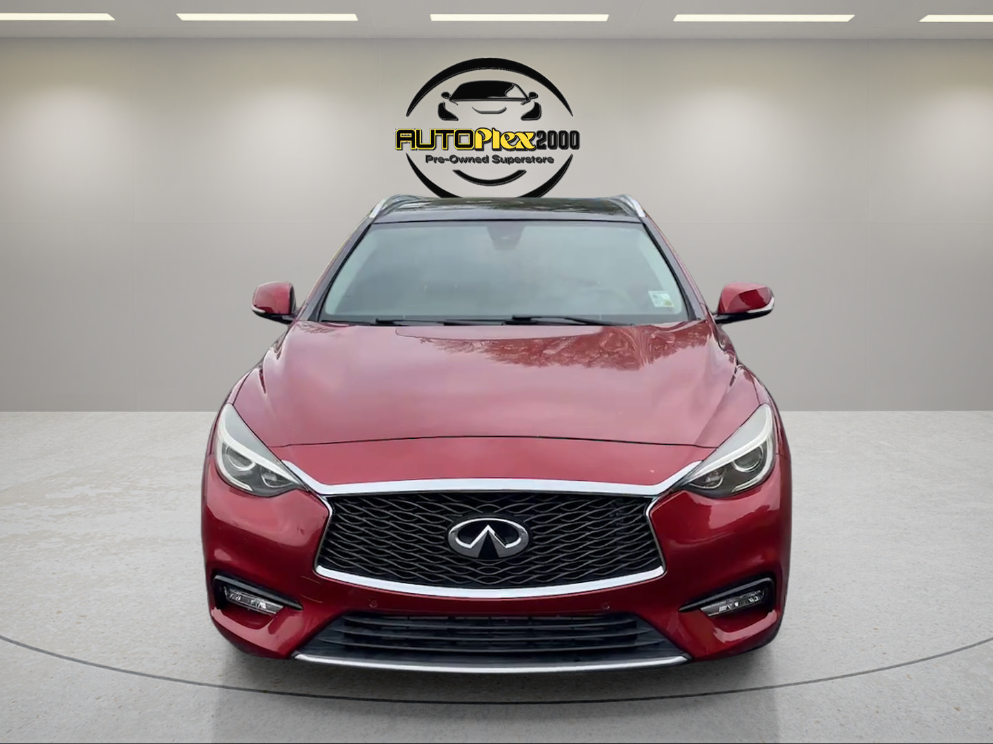 Used 2018 INFINITI QX30 Premium w/ Navigation Package FWD image 2