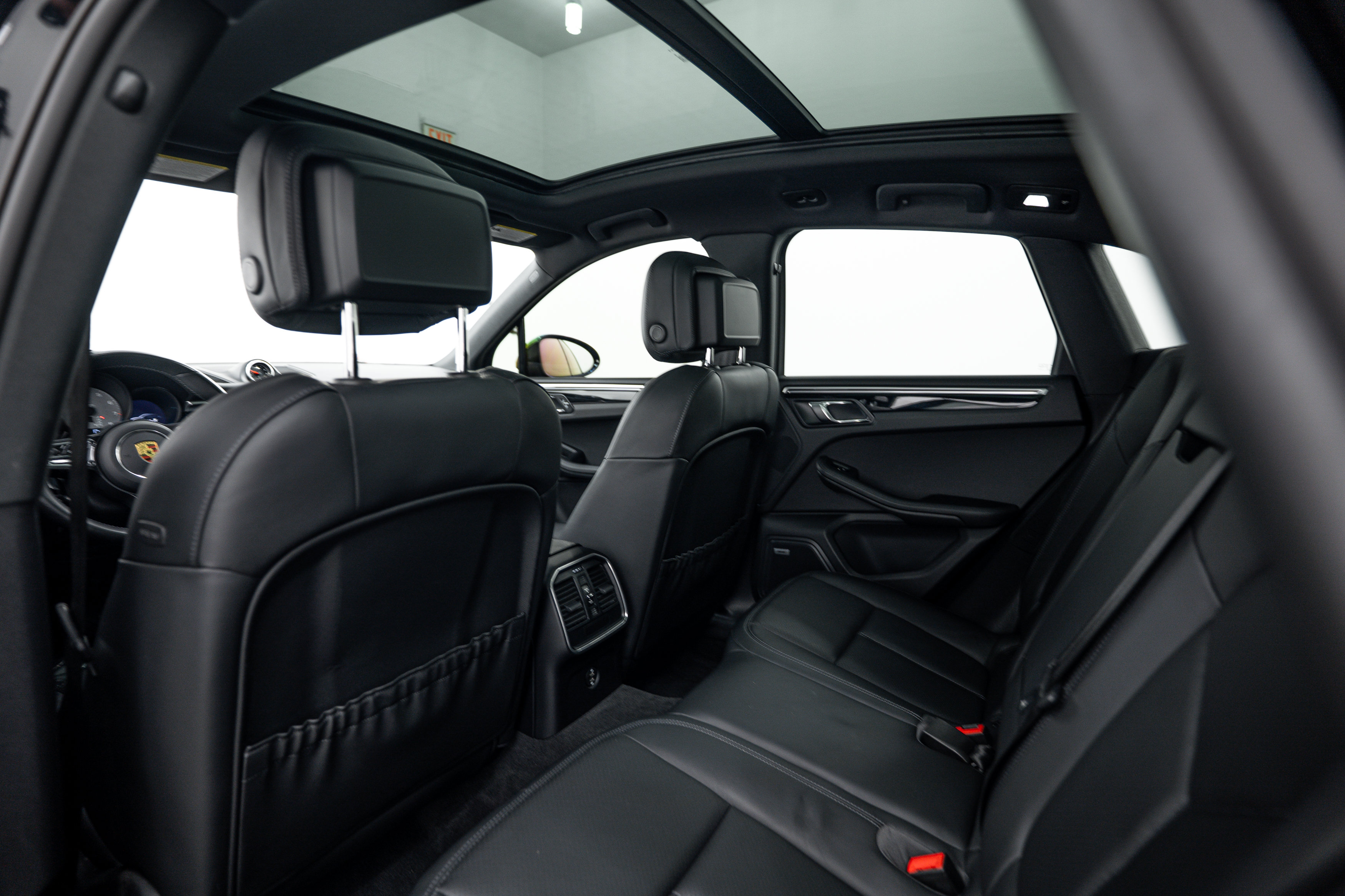 Certified 2021 Porsche Macan S AWD/4WD image 22