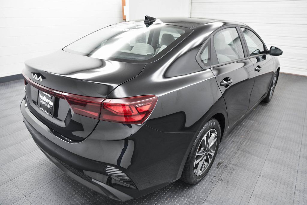 Used 2023 Kia Forte LXS image 9