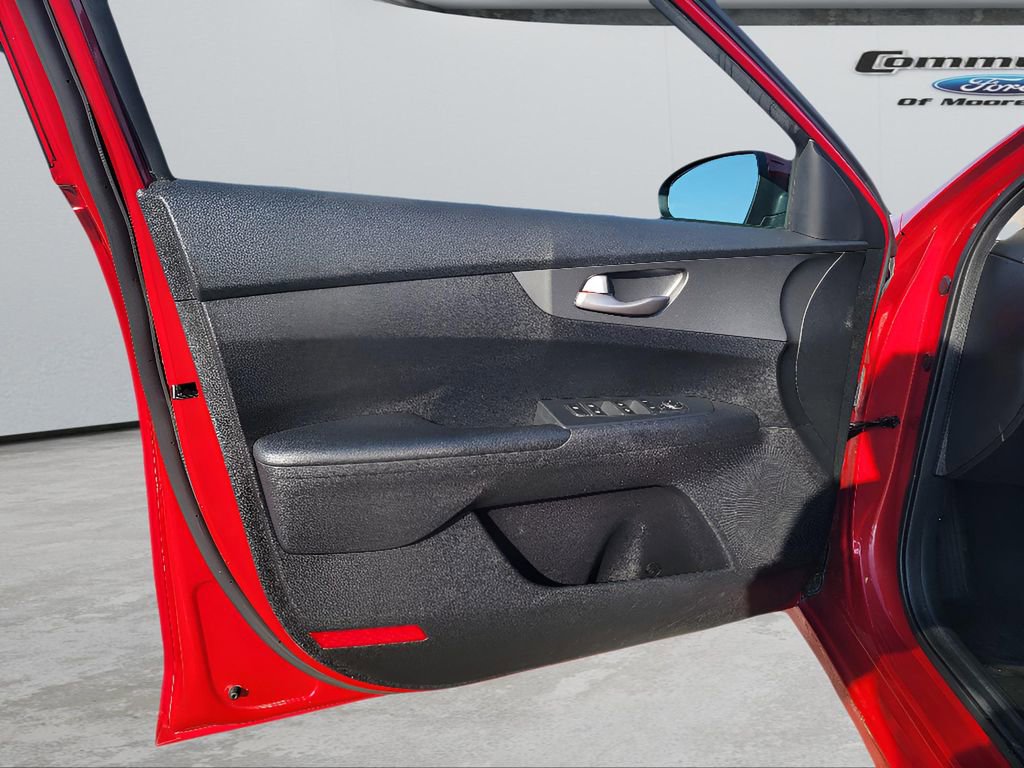 Used 2019 Kia Forte LXS image 9