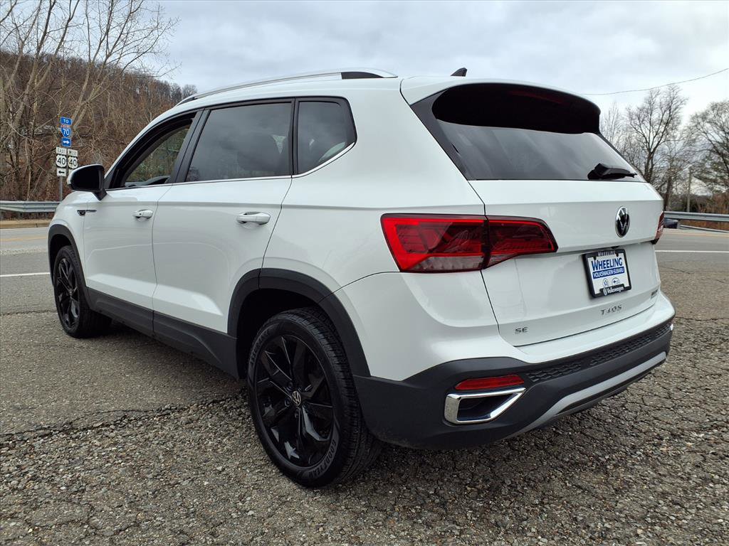 Used 2024 Volkswagen Taos SE w/ Black Wheel Package image 4