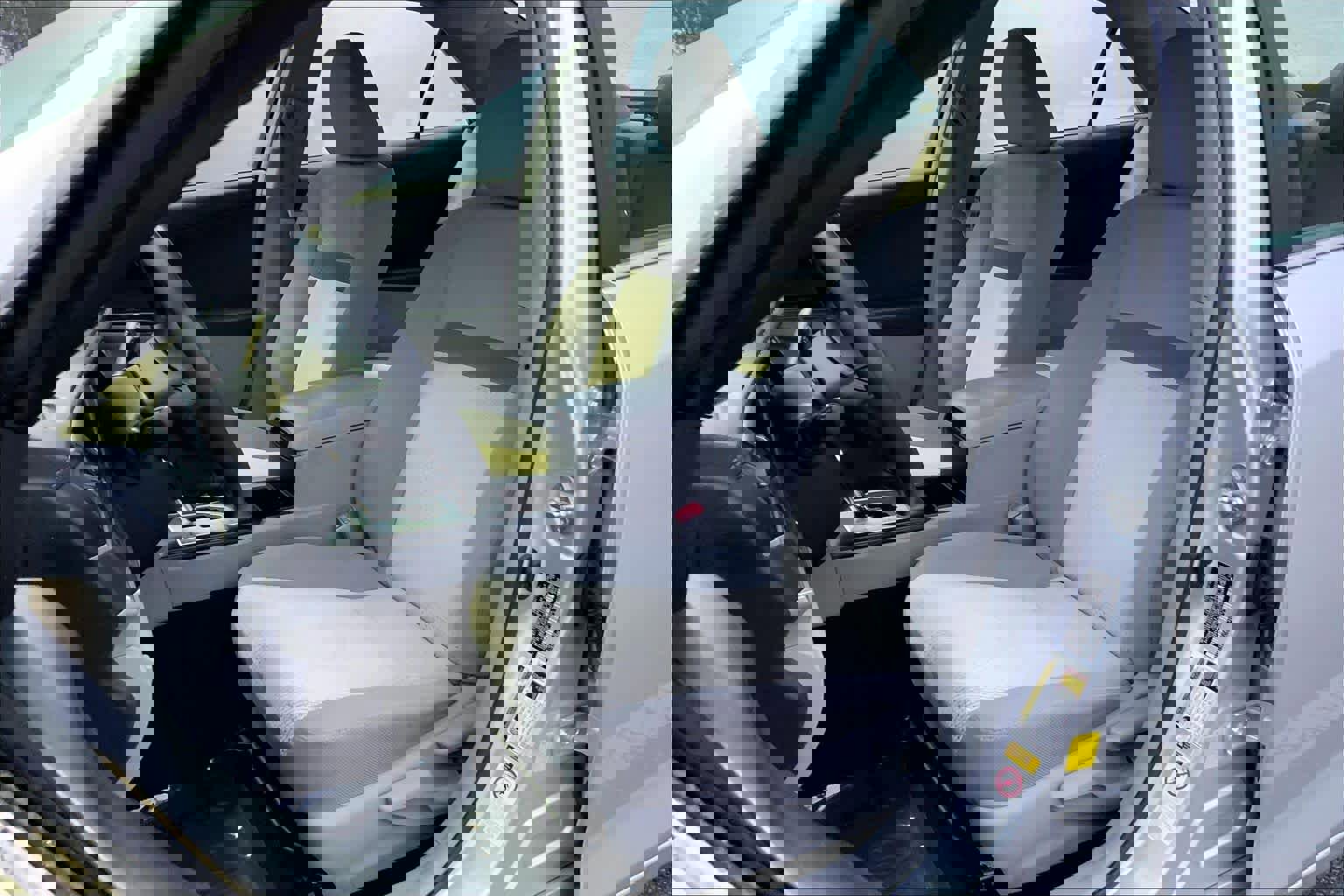 Used 2014 Toyota Camry L image 8