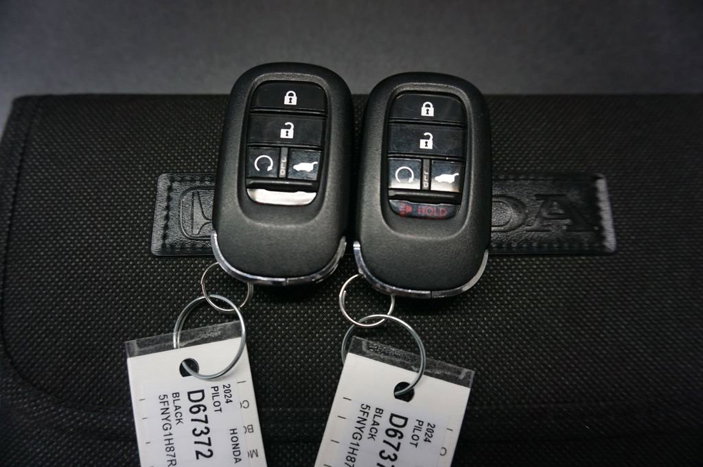 Used 2024 Honda Pilot Elite image 23