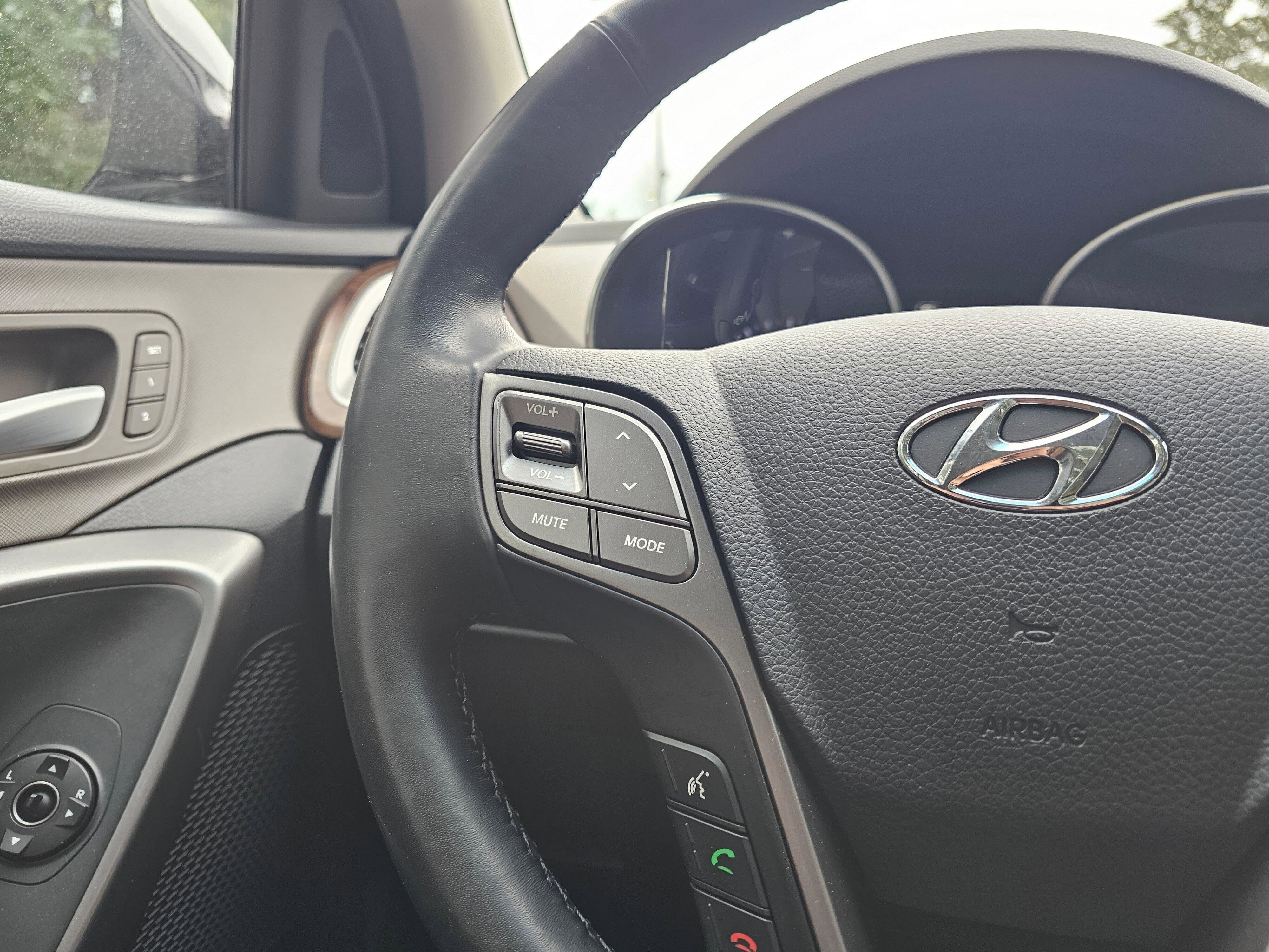 Used 2017 Hyundai Santa Fe Limited AWD/4WD image 33