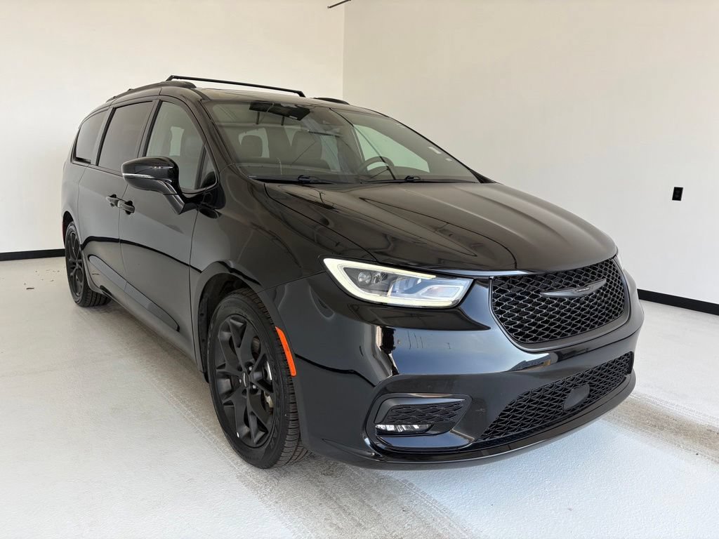 Used 2025 Chrysler Pacifica Limited FWD image 17