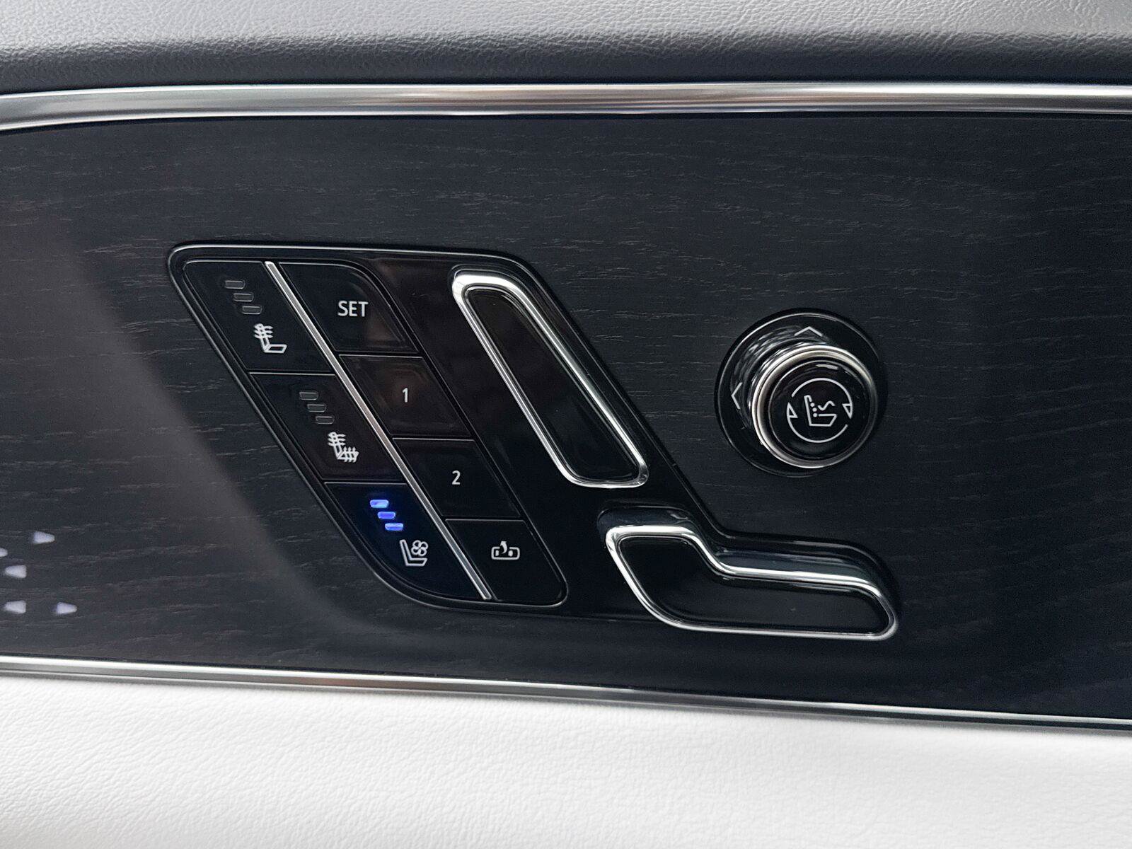 Used 2023 Cadillac Lyriq 2WD image 28
