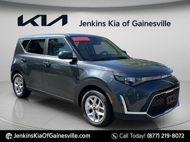 Used 2025 Kia Soul LX w/ LX Technology Package FWD image 8