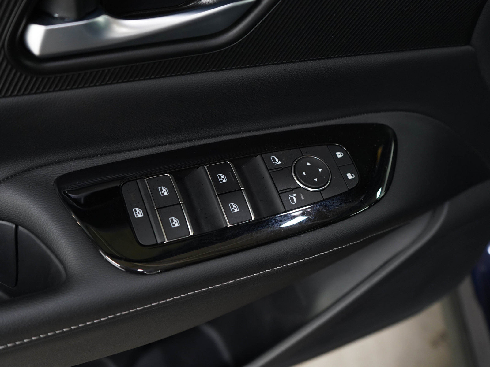 Used 2025 Nissan Murano SV AWD/4WD image 20