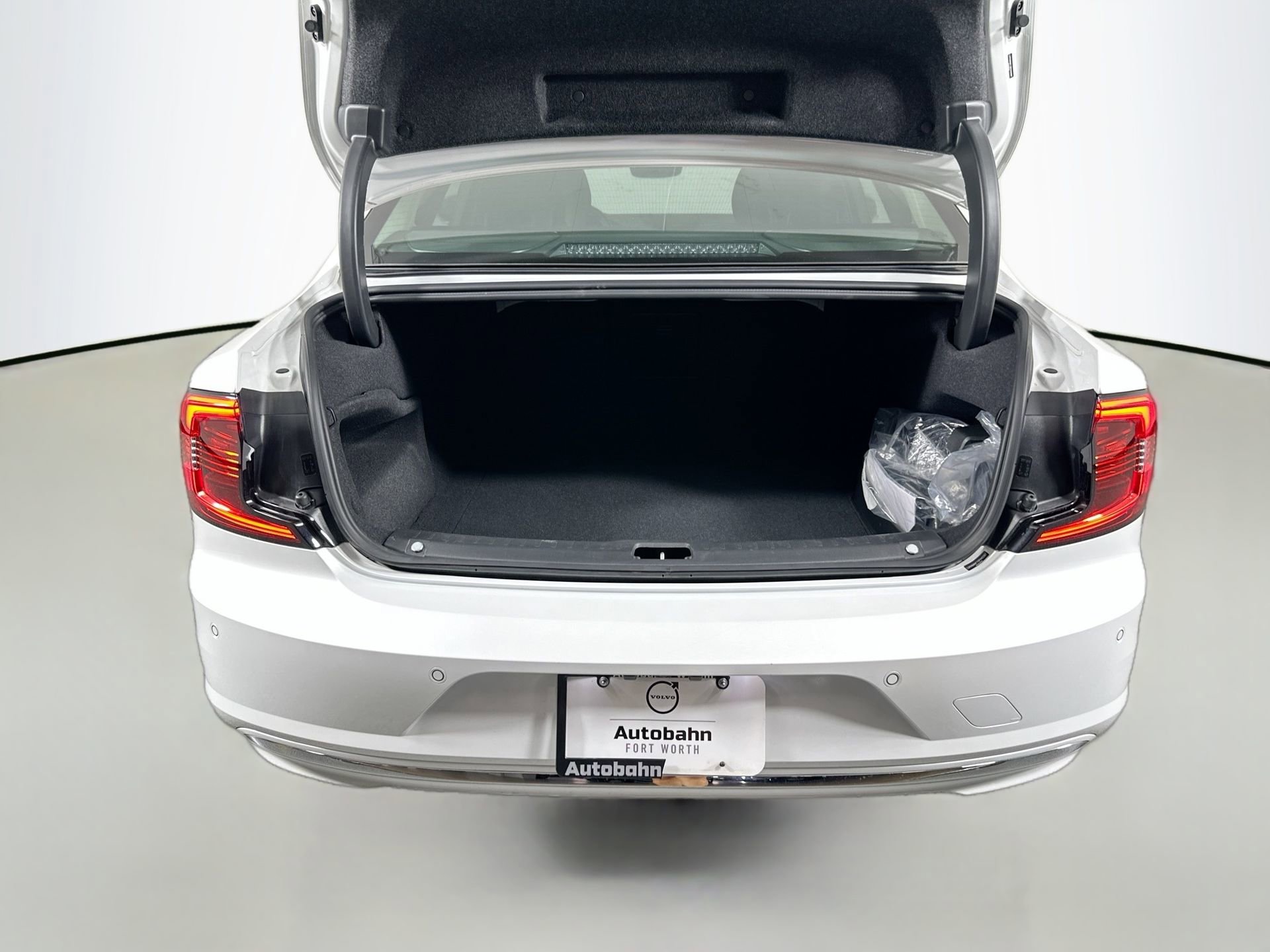 New 2025 Volvo S90 T8 Ultra image 30