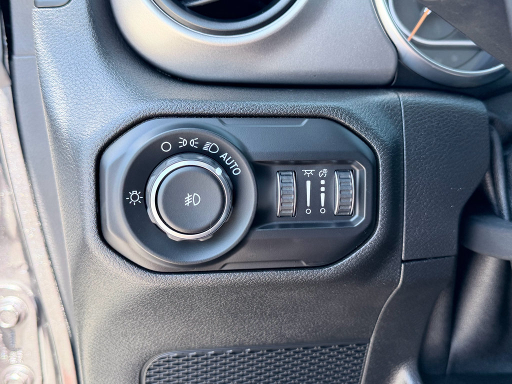 Used 2020 Jeep Wrangler Sport AWD/4WD image 12