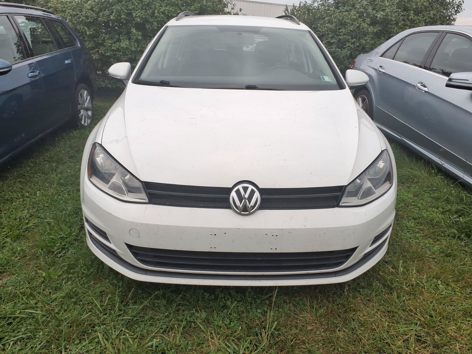 Used 2015 Volkswagen Golf S FWD image 2