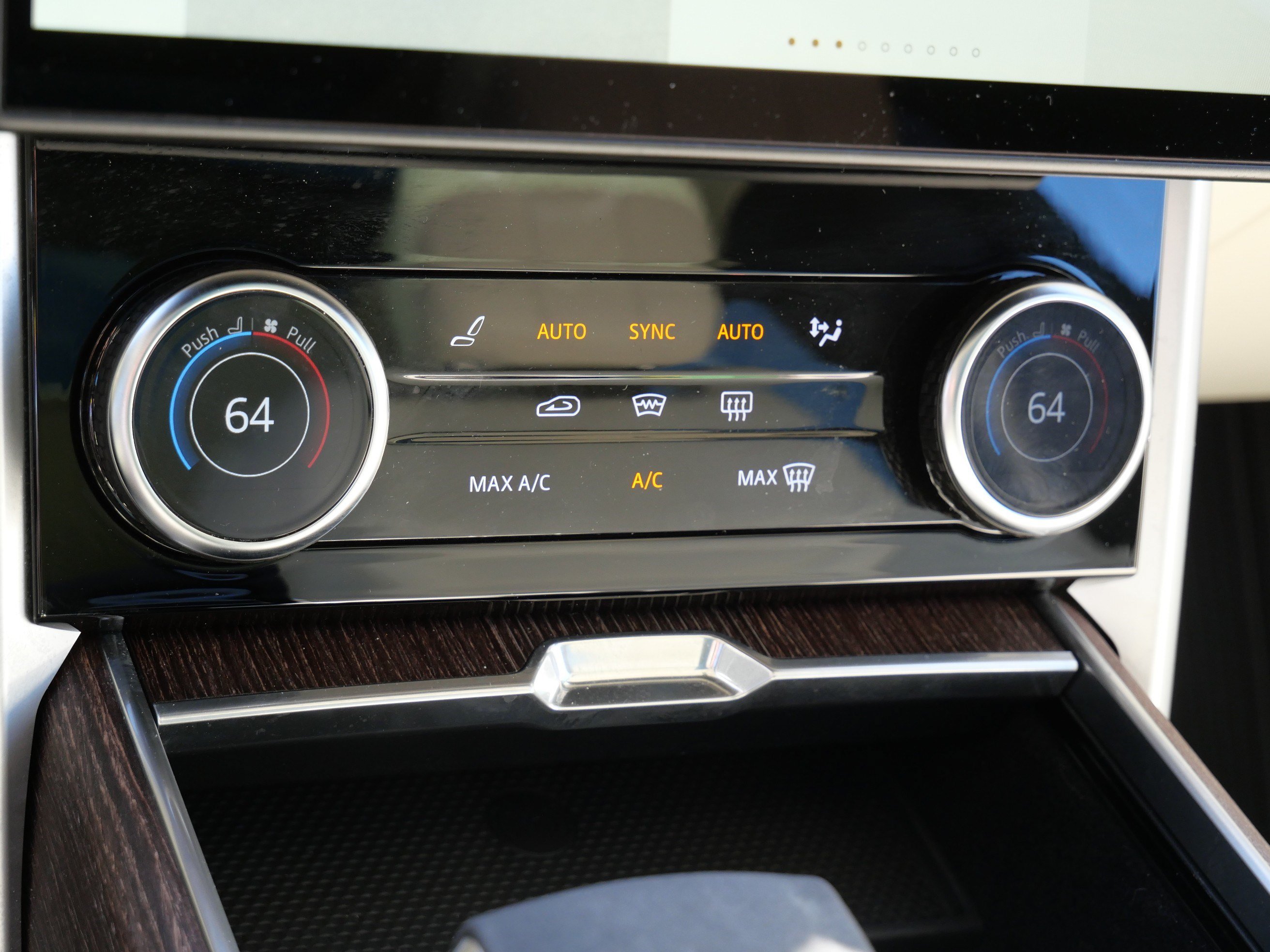 Certified 2023 Land Rover Range Rover Autobiography AWD/4WD image 24