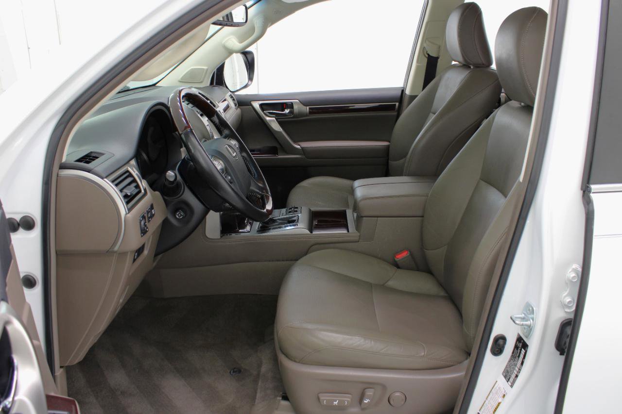 Used 2017 Lexus GX 460 Premium w/ Premium Package image 33