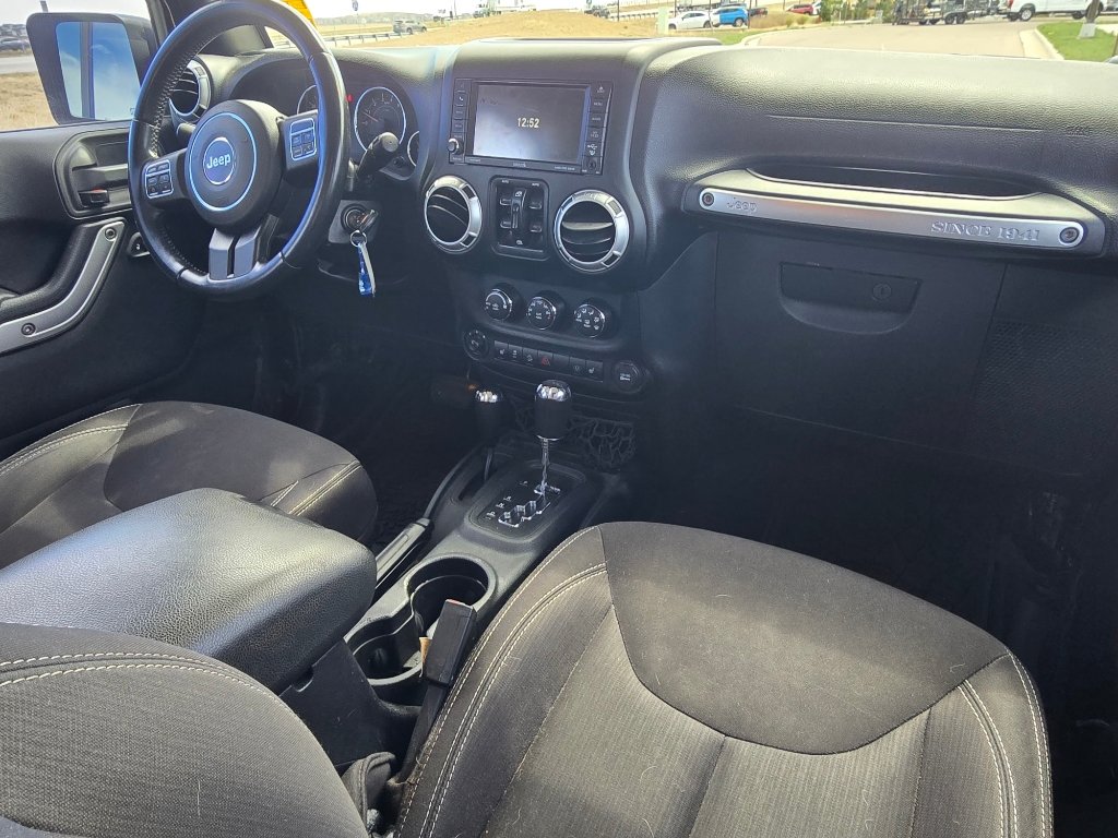 Used 2015 Jeep Wrangler Unlimited Rubicon w/ Connectivity Group image 26