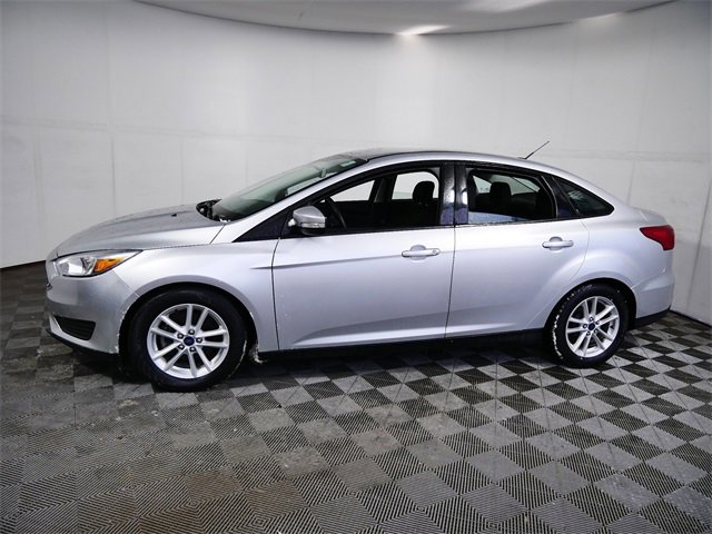 Used 2016 Ford Focus SE w/ SE Power Seat Package image 6