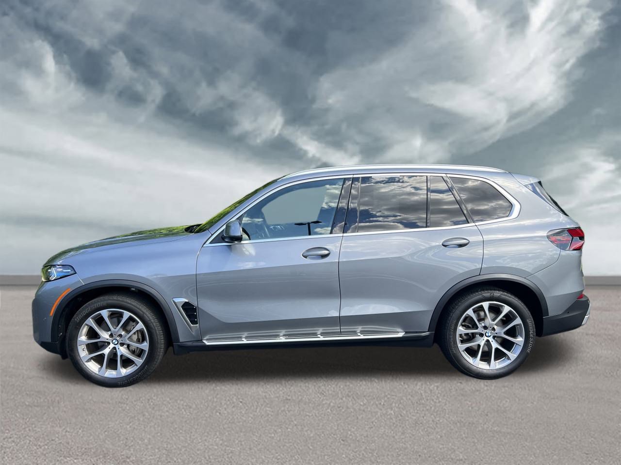 Used 2024 BMW X5 xDrive40i w/ Premium Package image 2