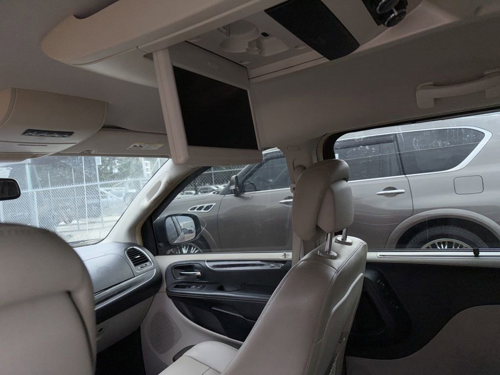 Used 2012 Chrysler Town & Country Touring-L w/ Entertainment Group #2 image 22