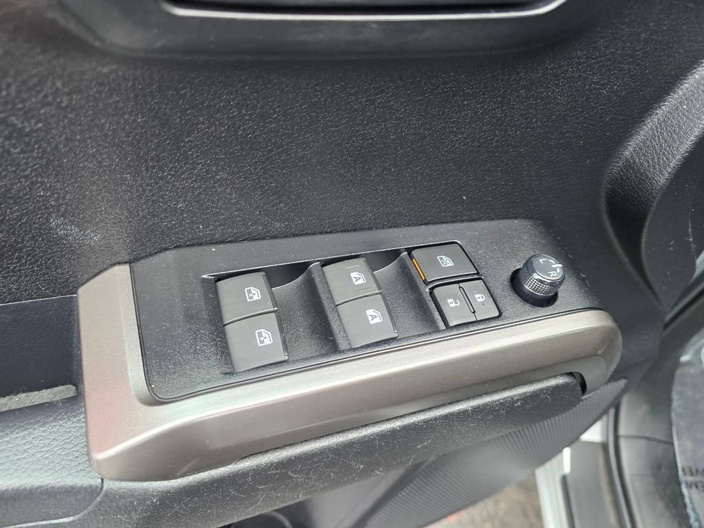 Certified 2023 Toyota Tacoma SR5 AWD/4WD image 17