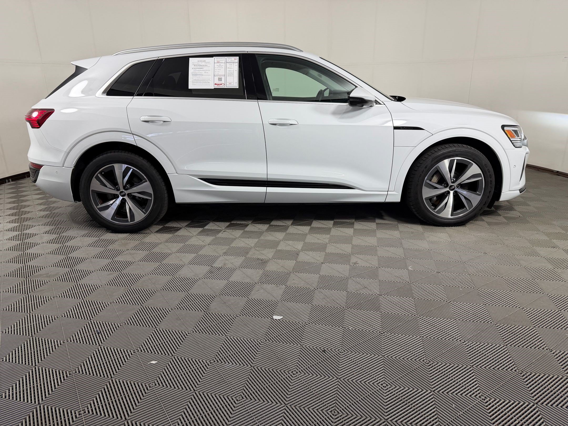 Used 2024 Audi Q8 e-tron Premium Plus w/ Premium Plus Package AWD/4WD image 8
