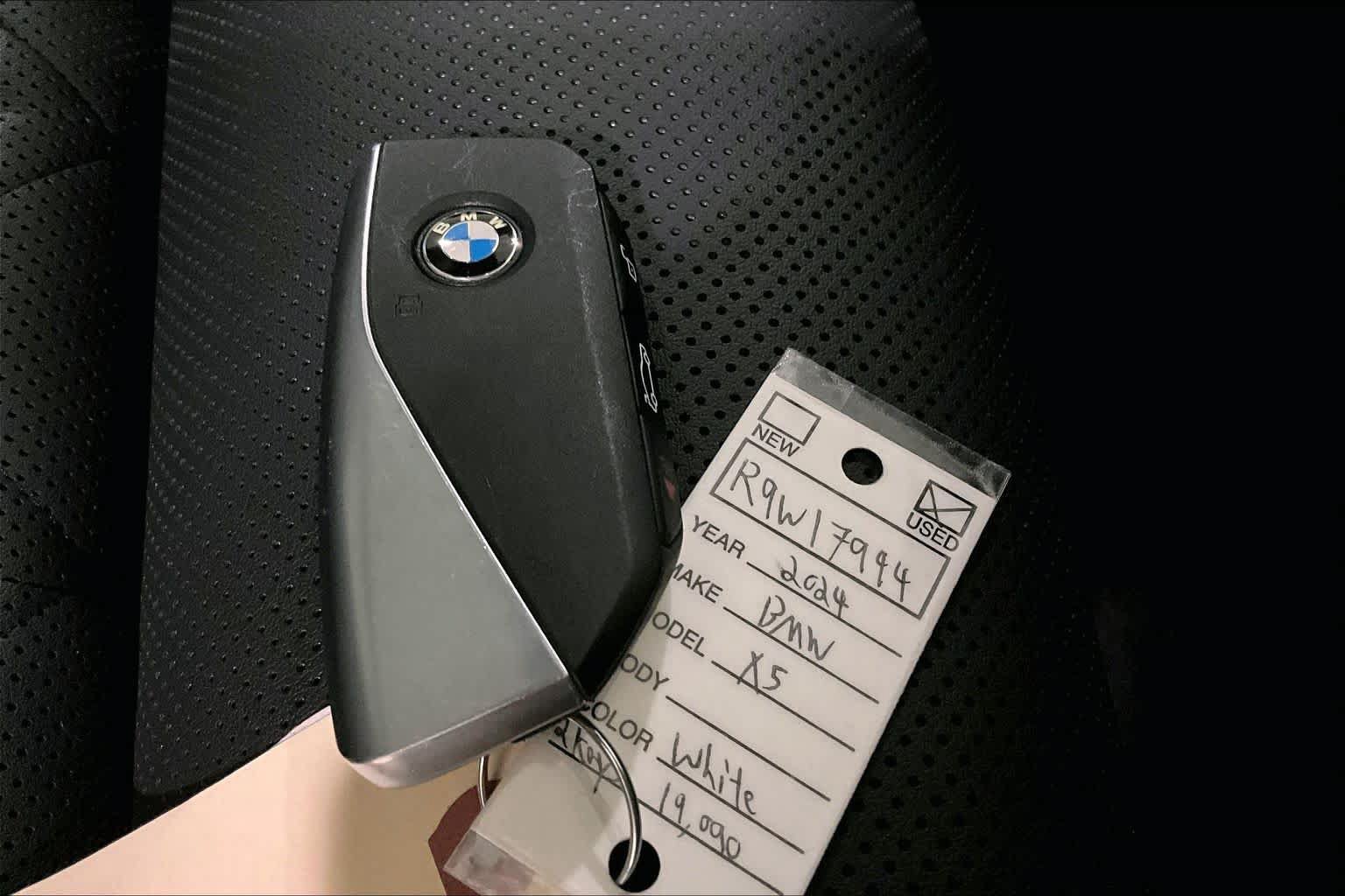 Used 2024 BMW X5 xDrive40i AWD/4WD image 14