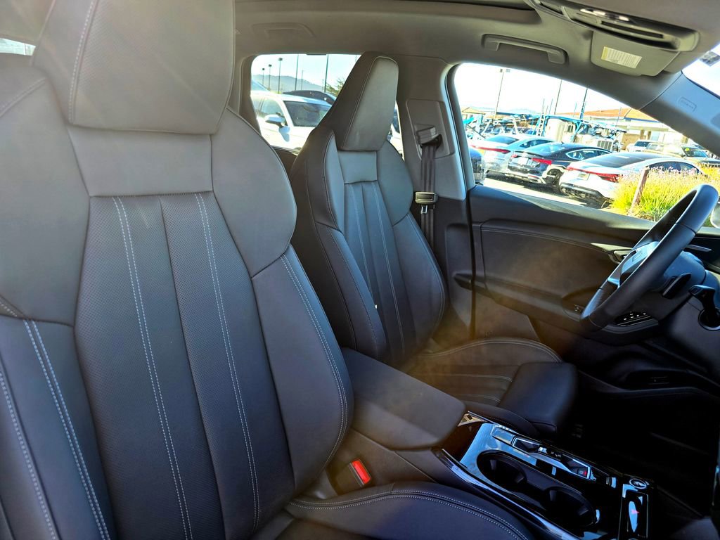 Used 2025 Audi Q6 e-tron Premium Plus w/ Premium Plus image 31