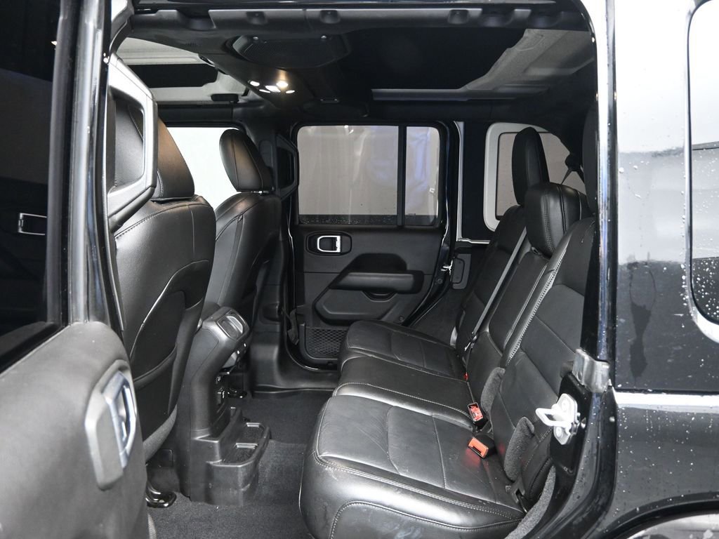 Used 2019 Jeep Wrangler Unlimited Sahara image 24