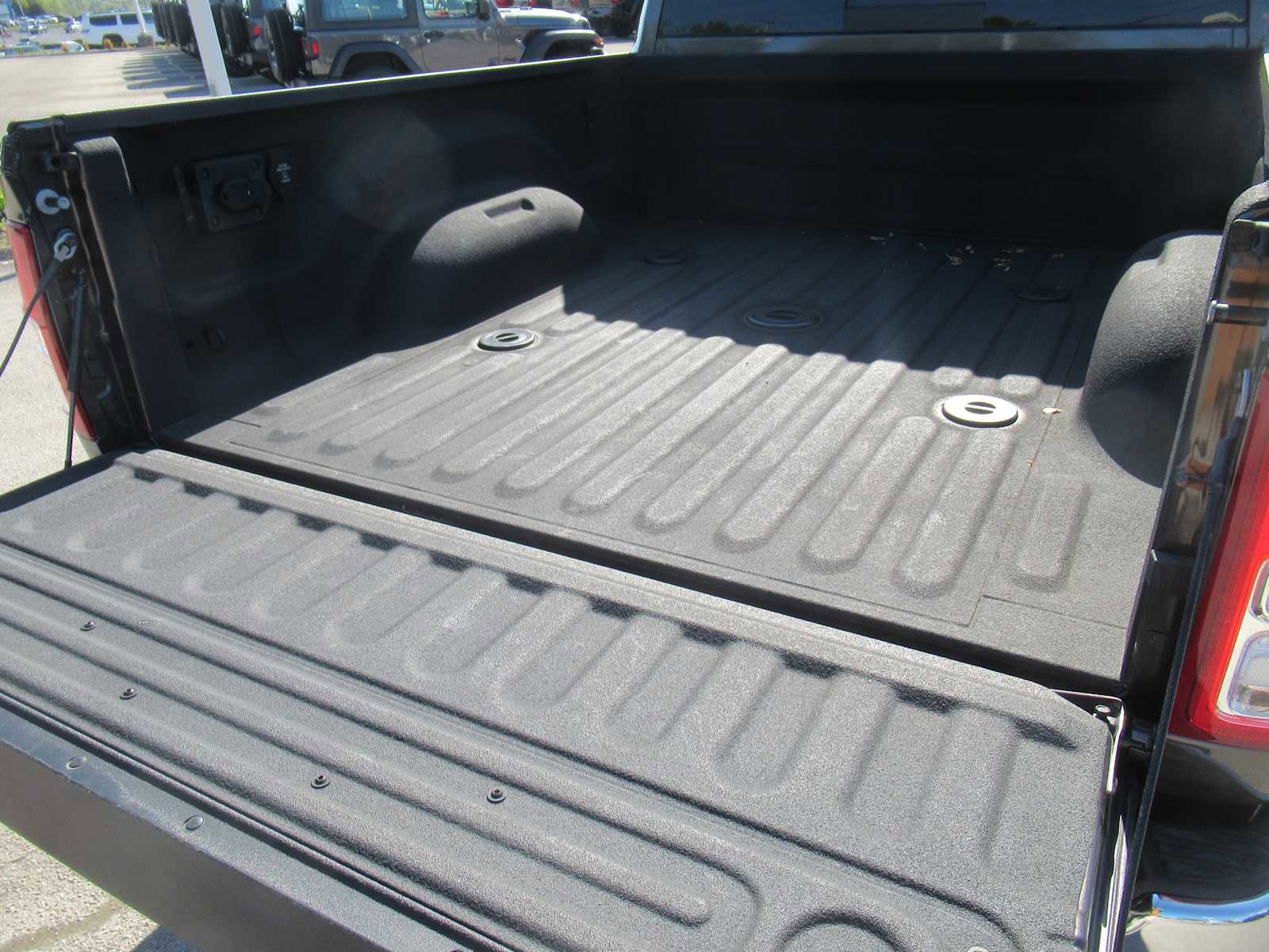 Used 2024 RAM 2500 Tradesman w/ Chrome Appearance Group image 5