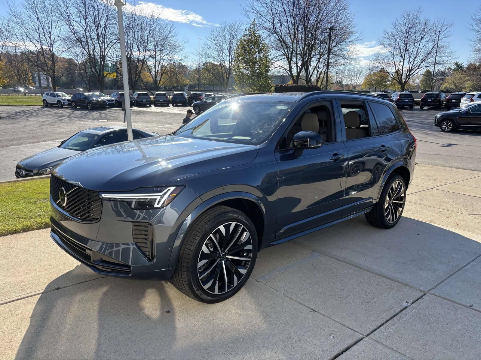 New 2026 Volvo XC90 B6 Ultra w/ Protection Package Premier AWD/4WD image 3