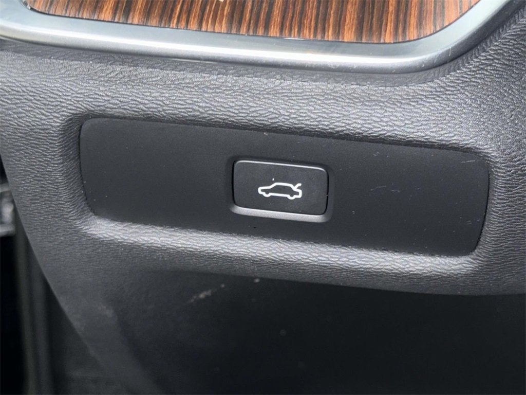 Used 2023 Volvo V60 B5 Cross Country Plus w/ Climate Package image 27