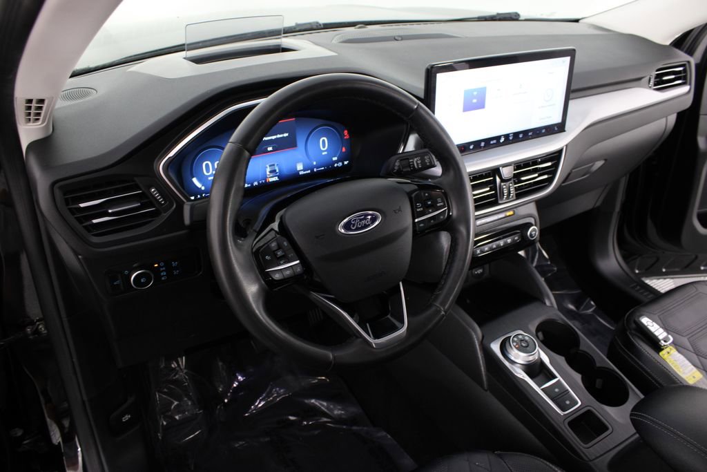 Used 2023 Ford Escape Platinum w/ Premium Technology Package AWD/4WD image 8