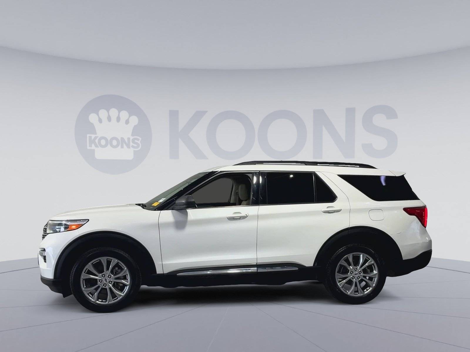 Used 2022 Ford Explorer XLT w/ Equipment Group 202A AWD/4WD image 7