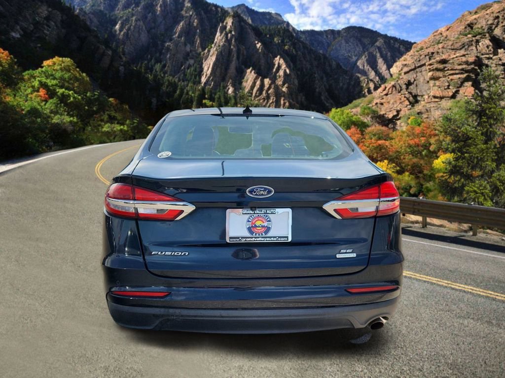 Used 2020 Ford Fusion SE FWD image 4