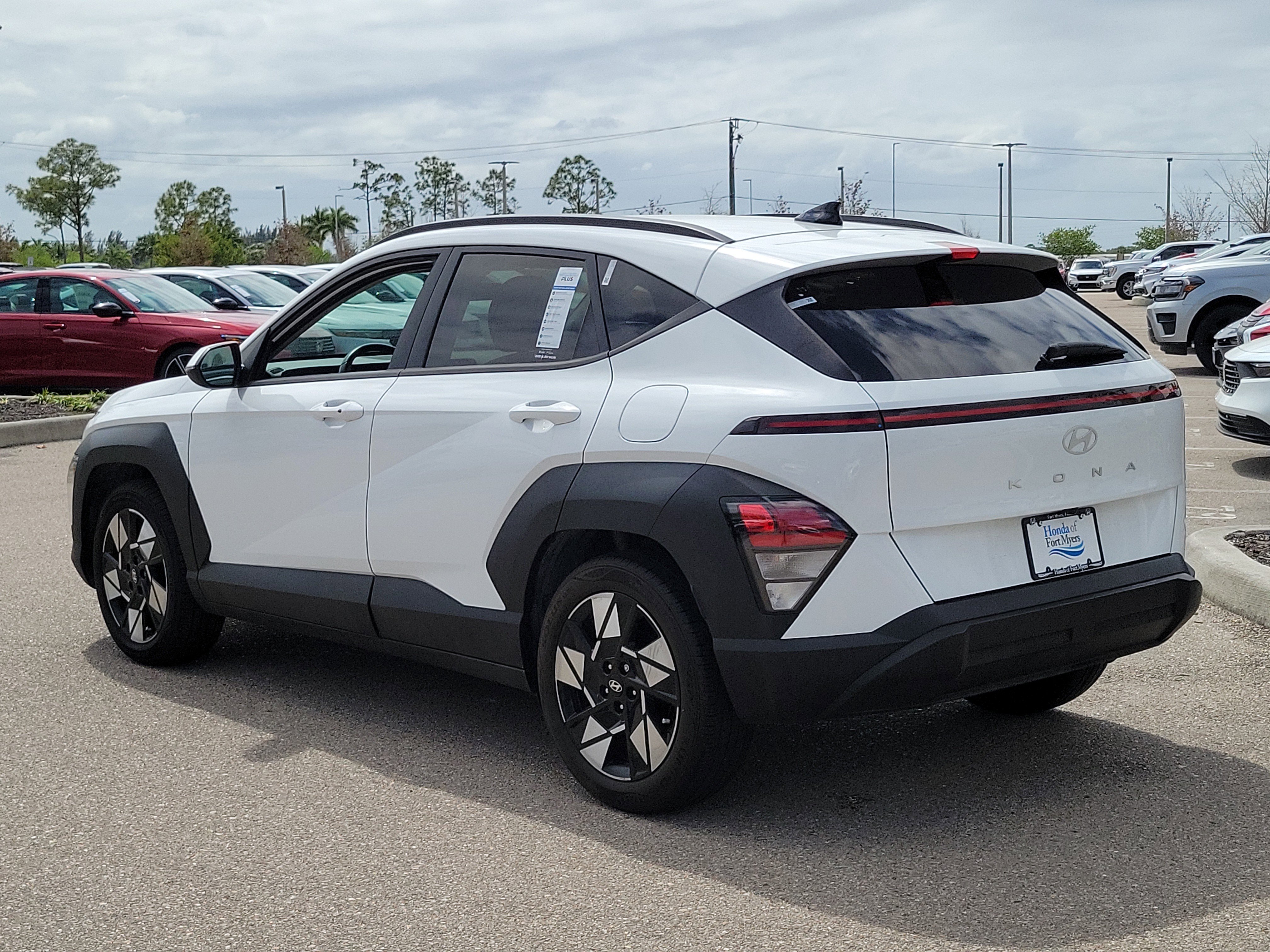Used 2024 Hyundai Kona SEL image 4