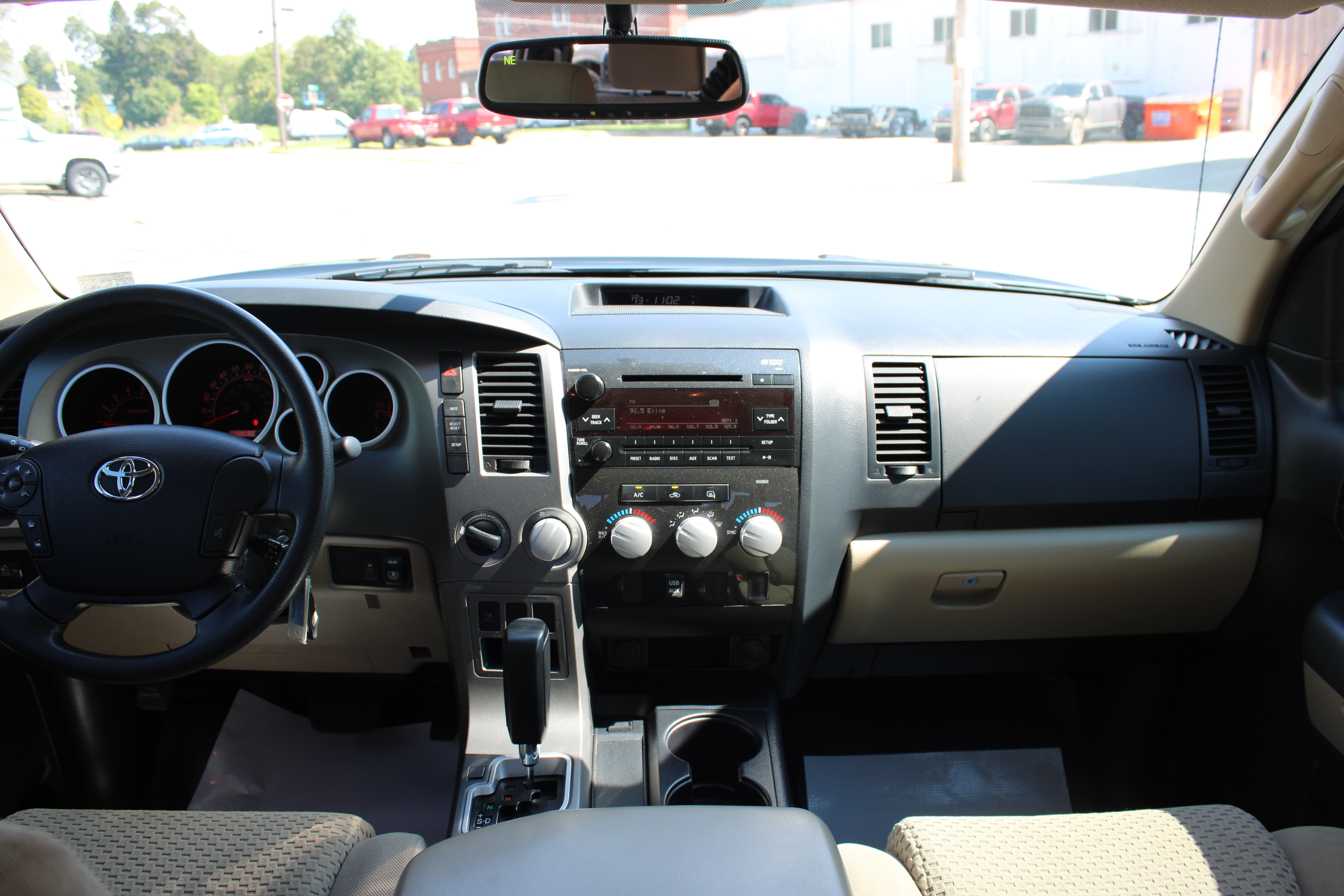 Used 2013 Toyota Tundra 4x4 Double Cab w/ SR5 Pkg image 14