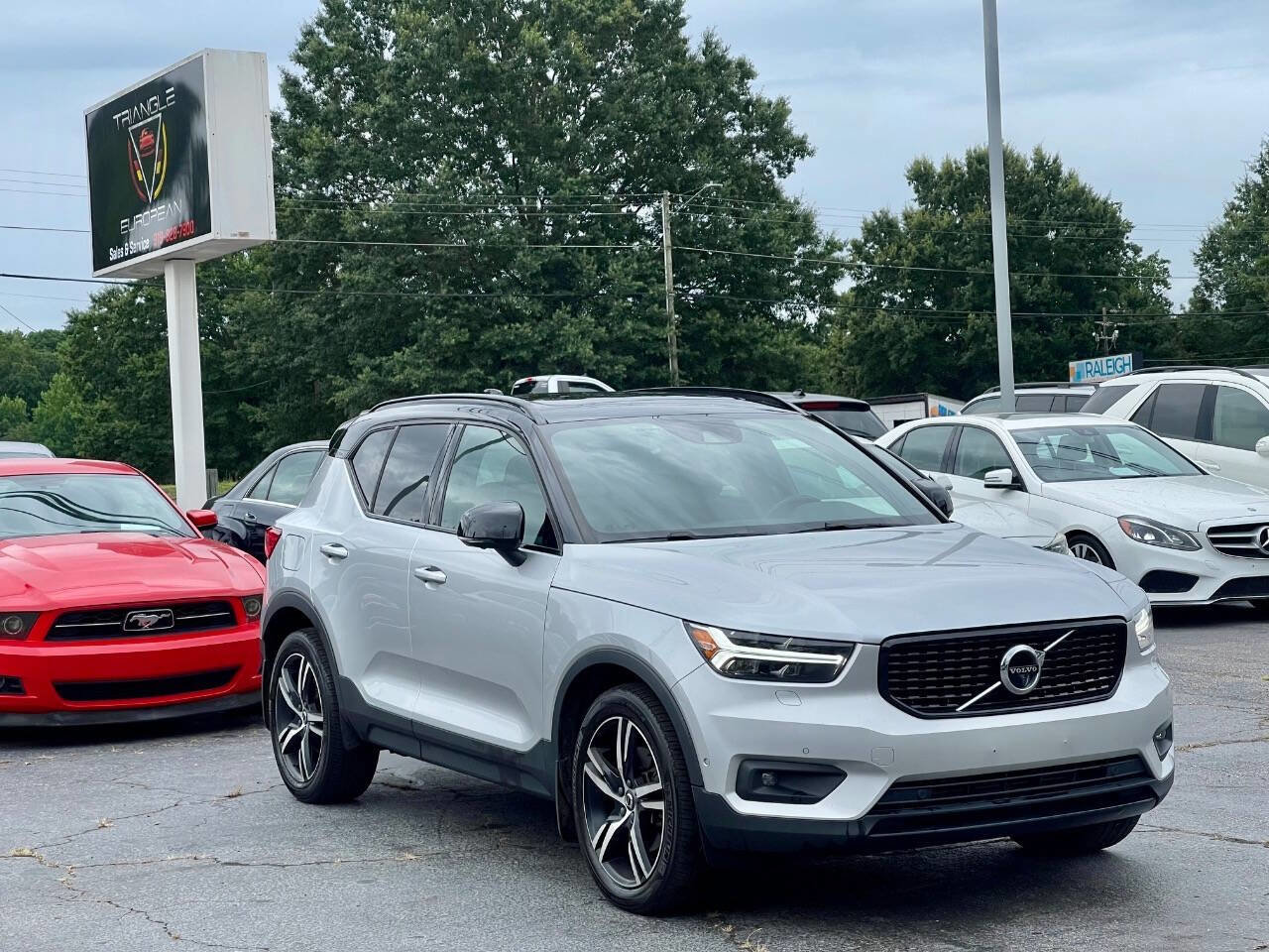 Used 2019 Volvo XC40 T5 R-Design image 5
