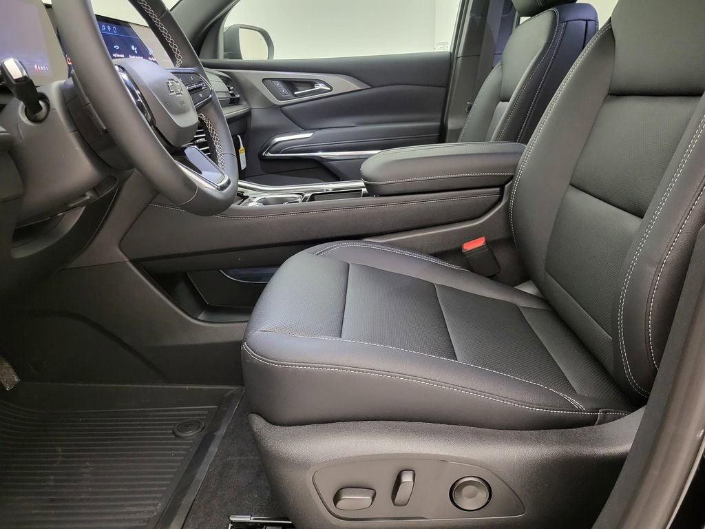 New 2026 Chevrolet Traverse LT w/ Midnight/Sport Edition image 3