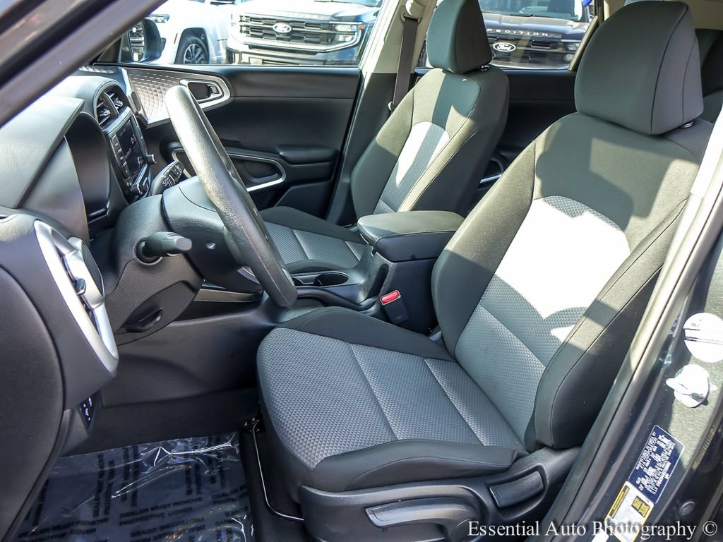 Used 2025 Kia Soul LX w/ LX Technology Package FWD image 8
