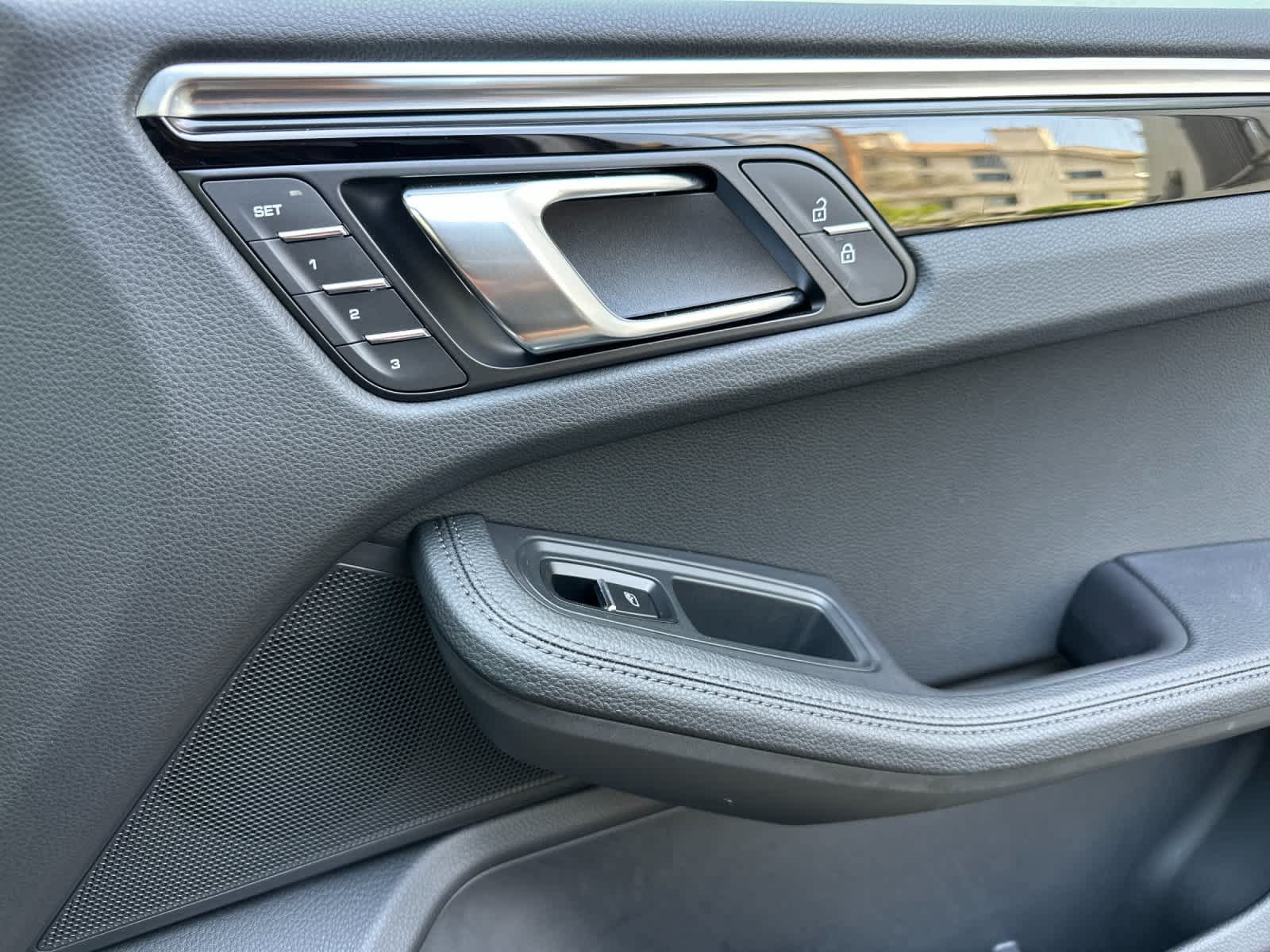 Certified 2023 Porsche Macan AWD/4WD image 19