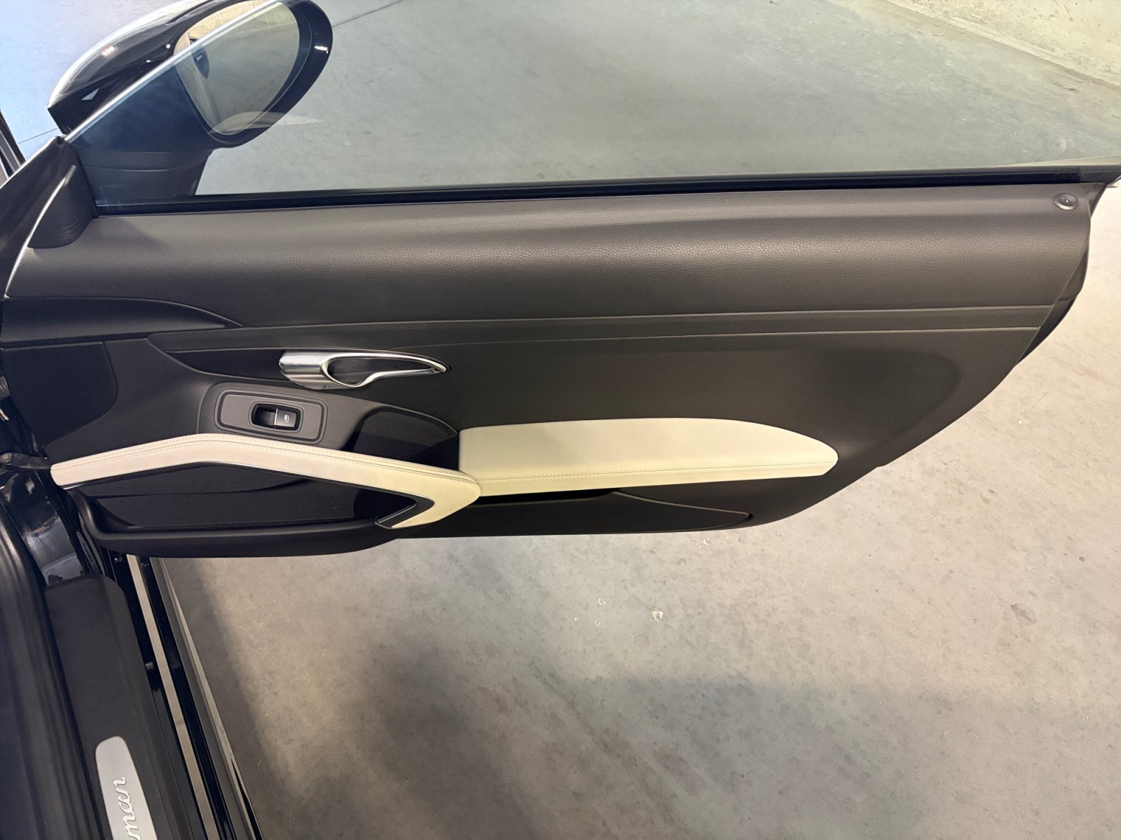 Certified 2025 Porsche 718 Cayman RWD image 24