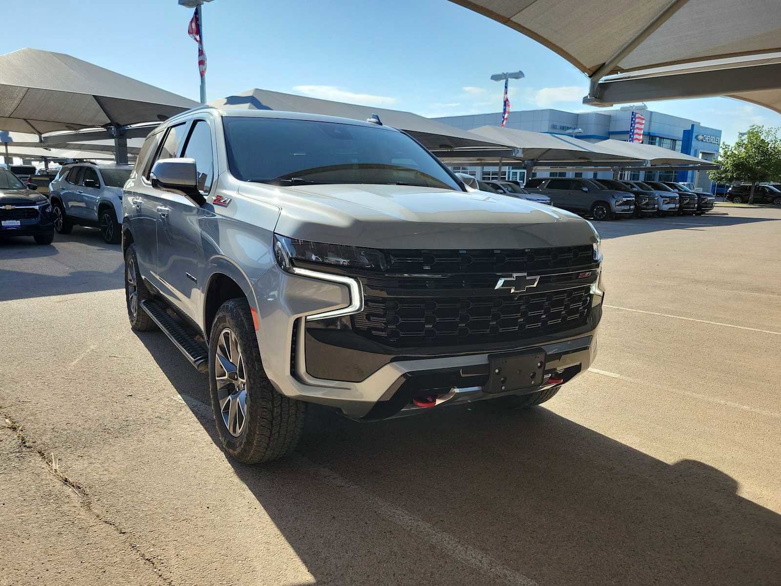 Used 2024 Chevrolet Tahoe Z71 w/ Luxury Package AWD/4WD image 2