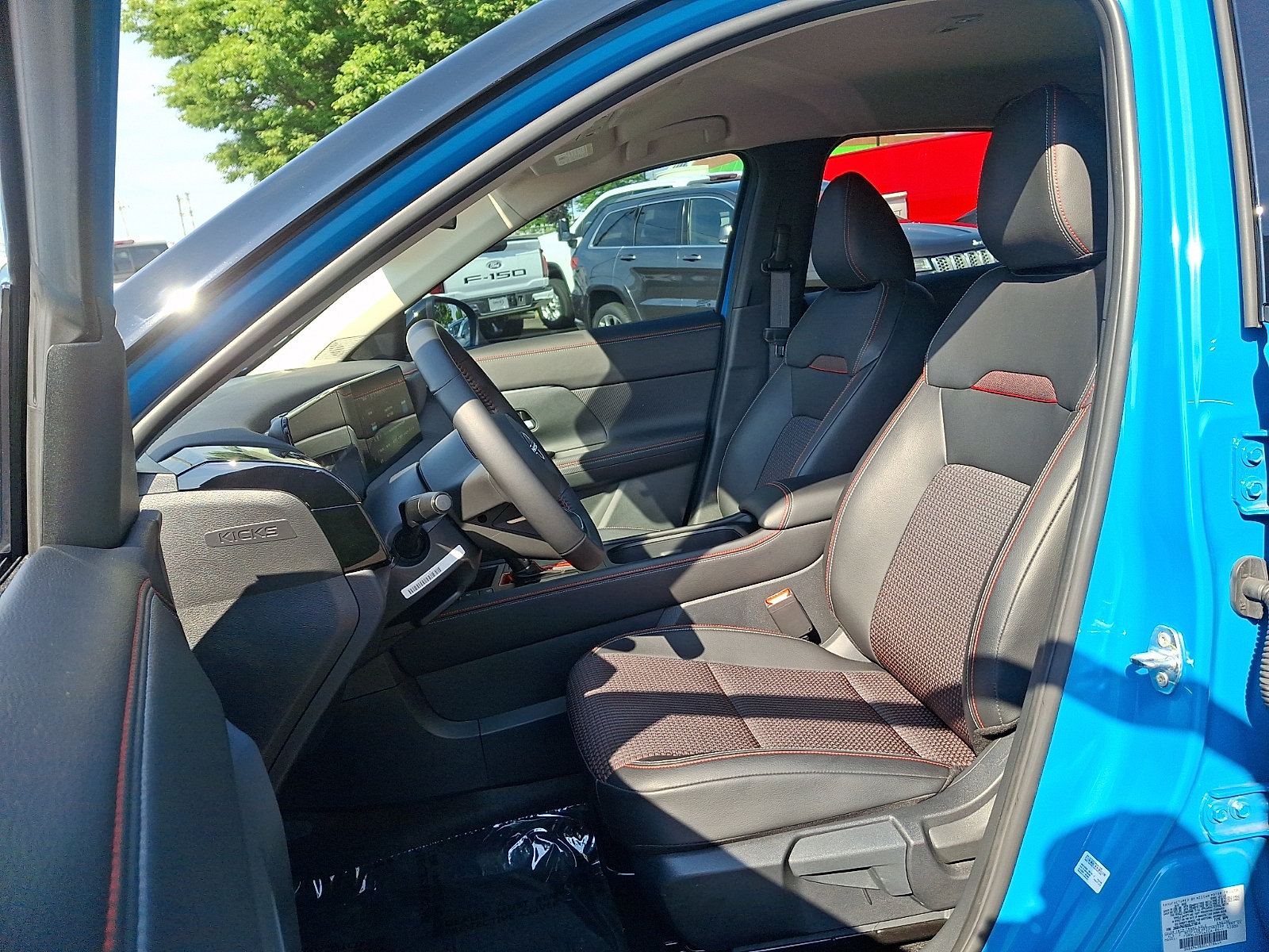 Used 2025 Nissan Kicks SR AWD/4WD image 13
