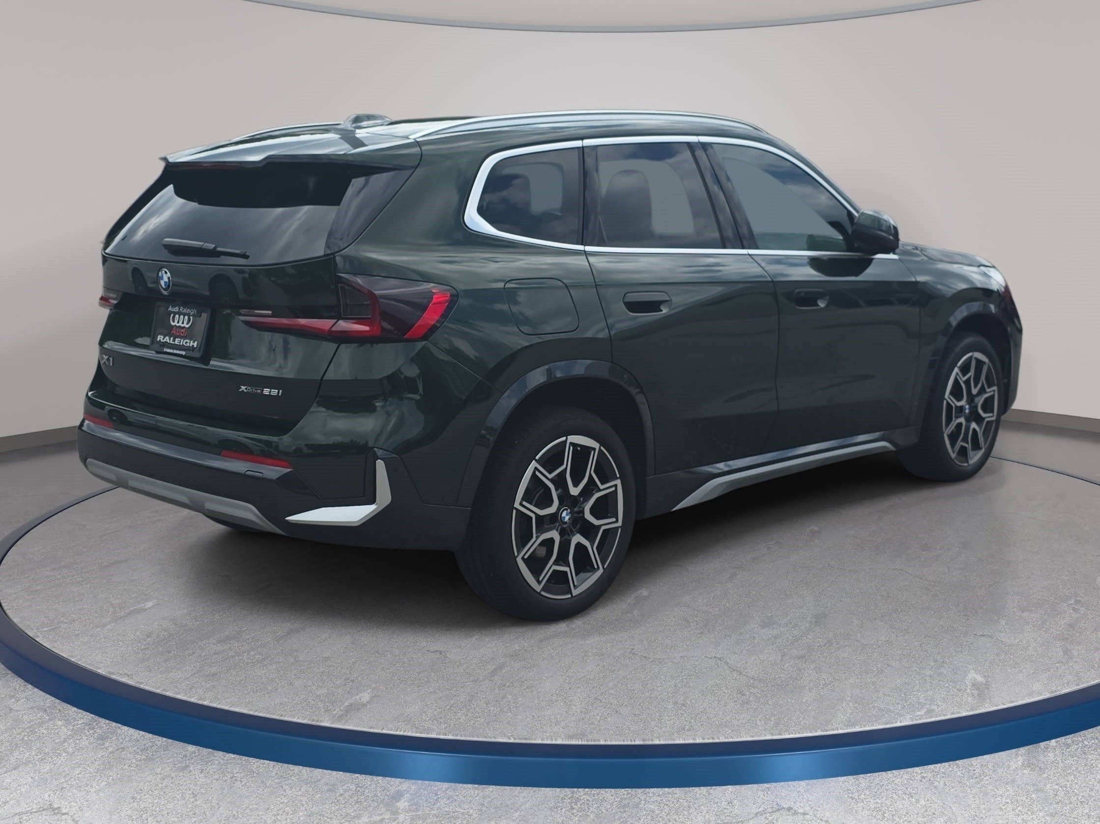 Used 2025 BMW X1 xDrive28i w/ Convenience Package AWD/4WD image 5