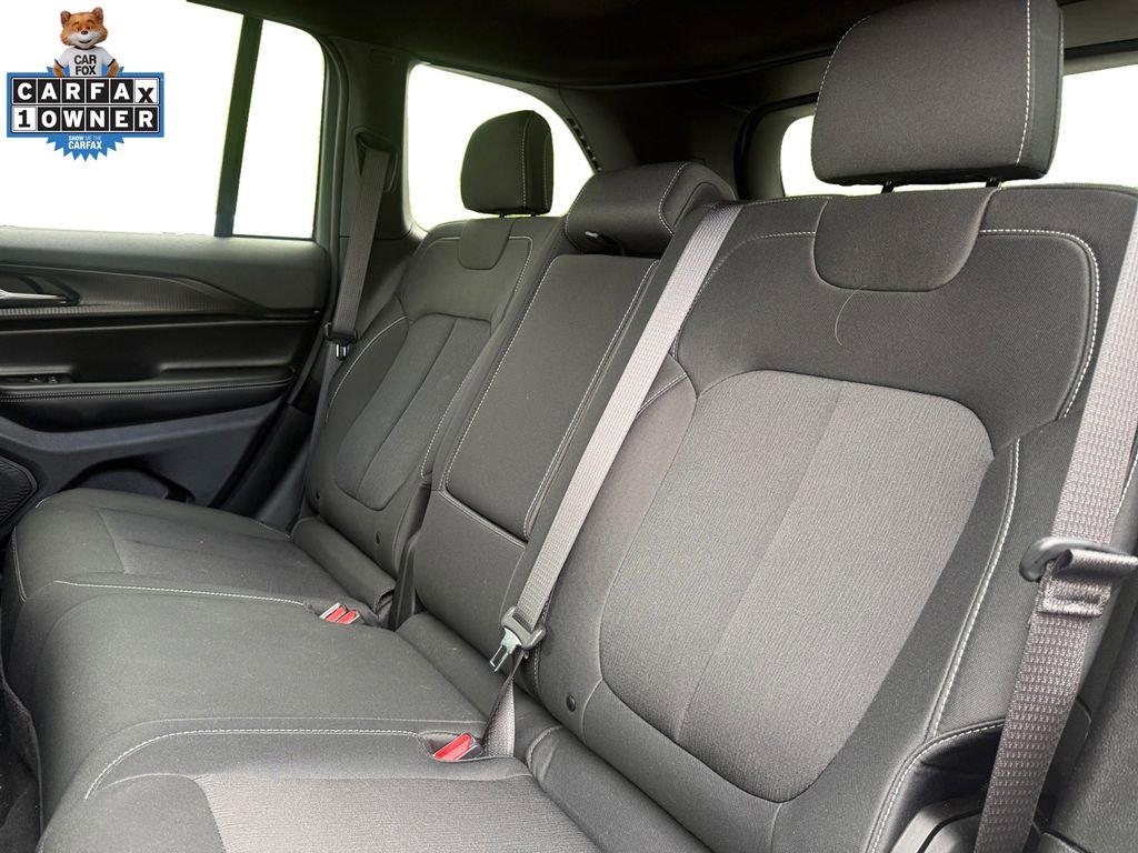 Used 2025 Jeep Grand Cherokee Laredo X w/ Luxury Tech Group I AWD/4WD image 14