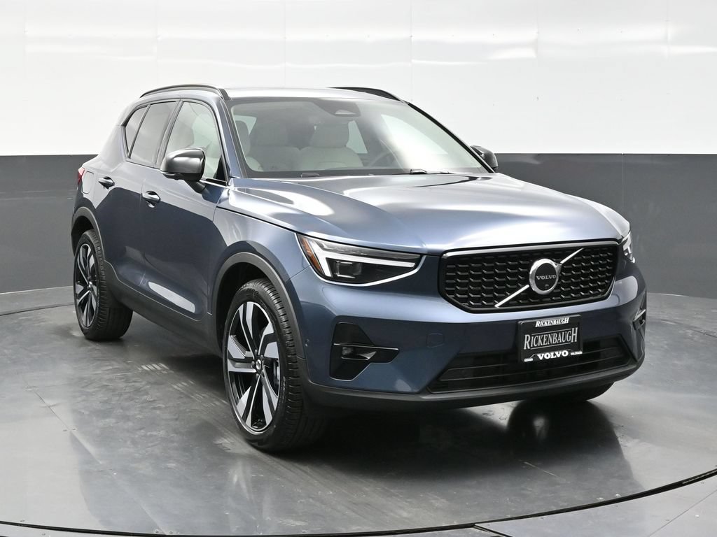 New 2026 Volvo XC40 B5 Ultra w/ Protection Package Premier